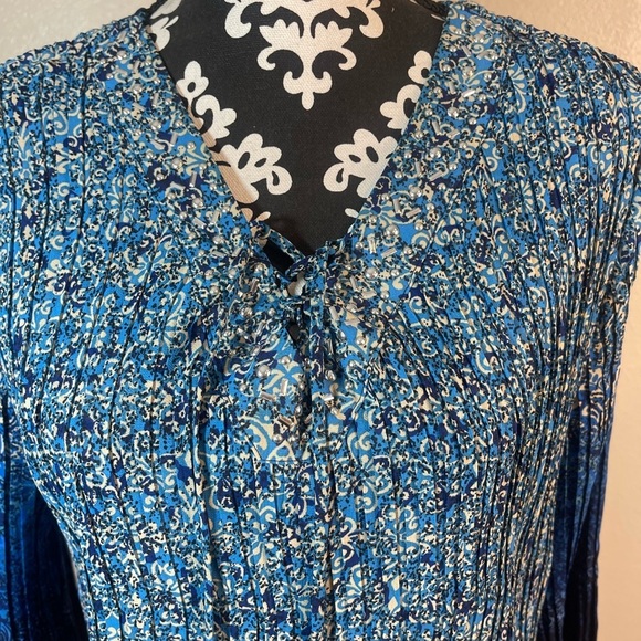 Catherines Blue Patterned Blouse​​ - Picture 2 of 8